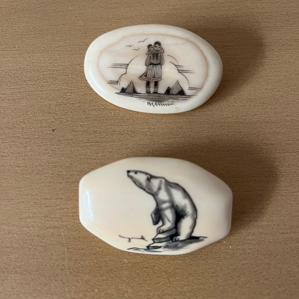 2- Alaskan Scrimshaw Native Brooches Signed by Artist - Picture 1 of 5